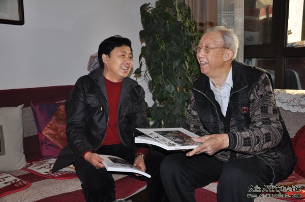 《艺术天成》杂志社总编辑杨焦点走访中国著名美术家王琦先生