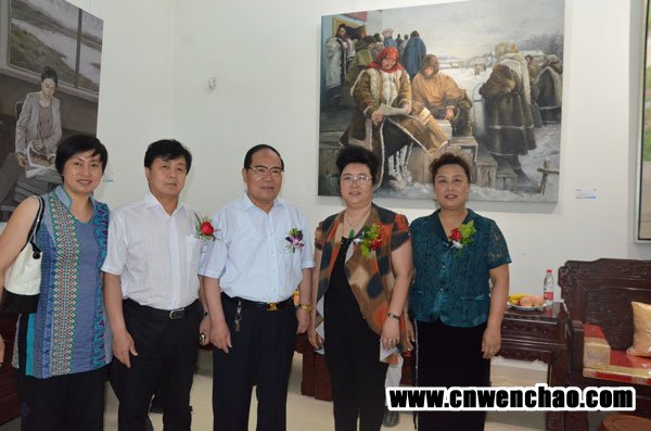 艺术天成杂志社总编杨焦点(左二)、记者宋清华(左一)与原河北省副省长刘建生(左三)及河北省老年产业协会常务副会长朱作芳(右二)、田晶丽(右一)秘书长合影 艺术天成杂志社总编杨焦点(左二)、记者宋清华(左一)与原河北省副省长刘建生及河北省老年产业协会常务副会长朱作芳、田晶丽秘书长合影