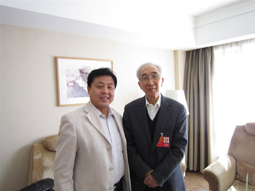 总编辑杨焦点与靳尚谊合影