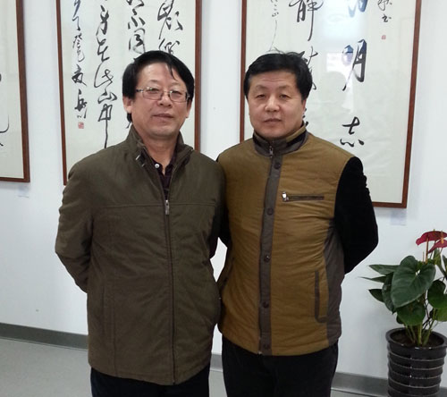 张家口市美协主席钱宗飞(左)与《艺术天成》总编辑杨焦点(右)合影