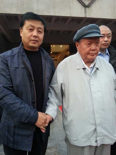 画展主人刘文西与《艺术天成》总编辑杨焦点合影