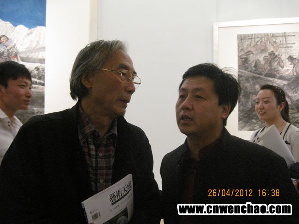 著名画家宋雨桂与《艺术天成》总编杨焦点亲切交谈 著名画家宋雨桂与《艺术天成》总编杨焦点亲切交谈